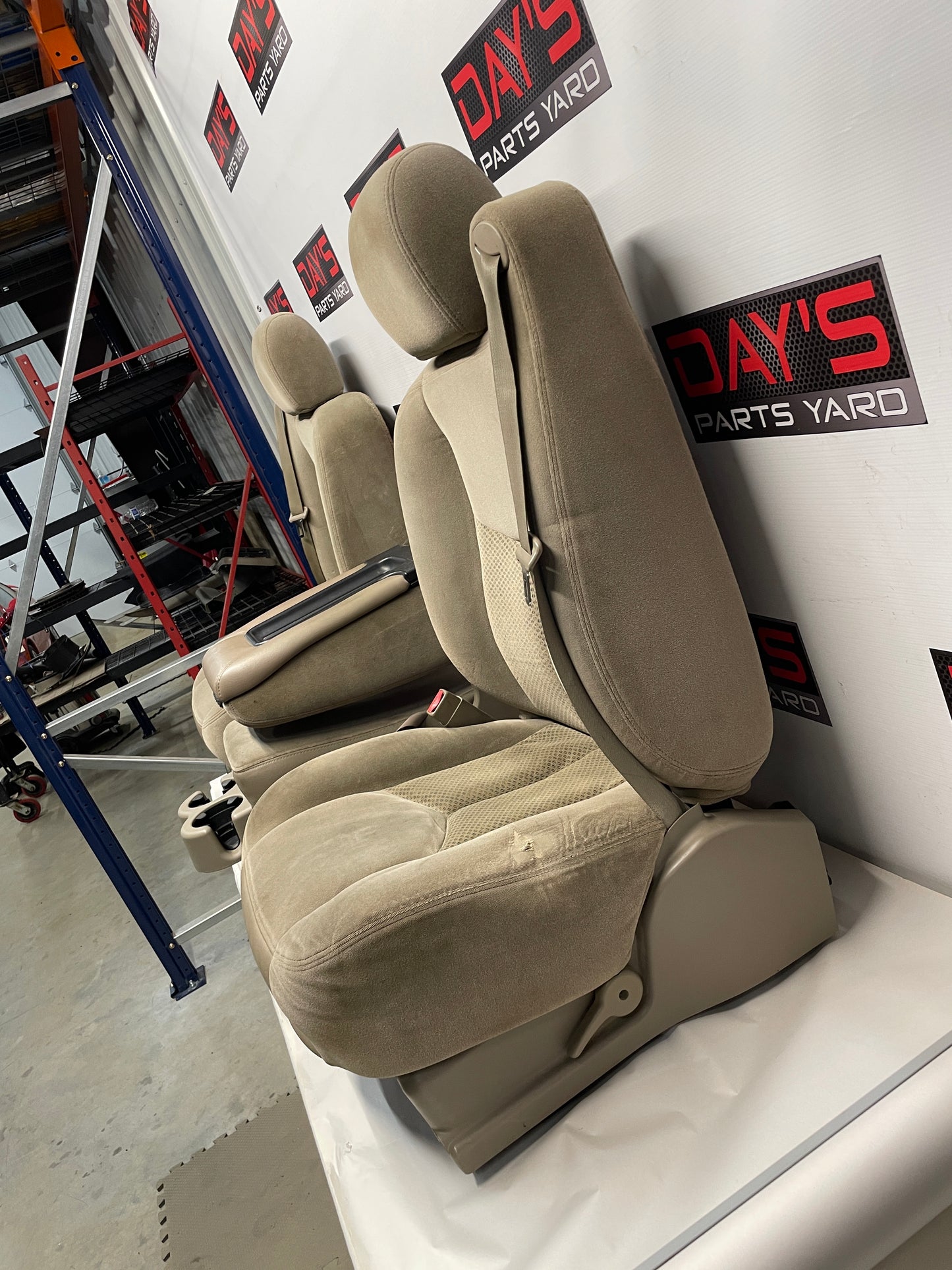 2004 Chevy Silverado 2500HD Bucket Seats w/ Center Console Jump Tan Cloth OEM