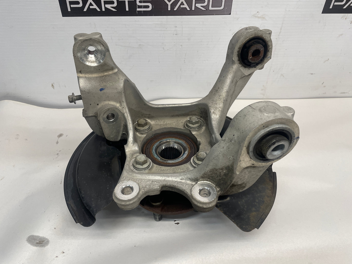 2019 Ford Mustang GT LH Driver Rear Spindle Knuckle Hub OEM