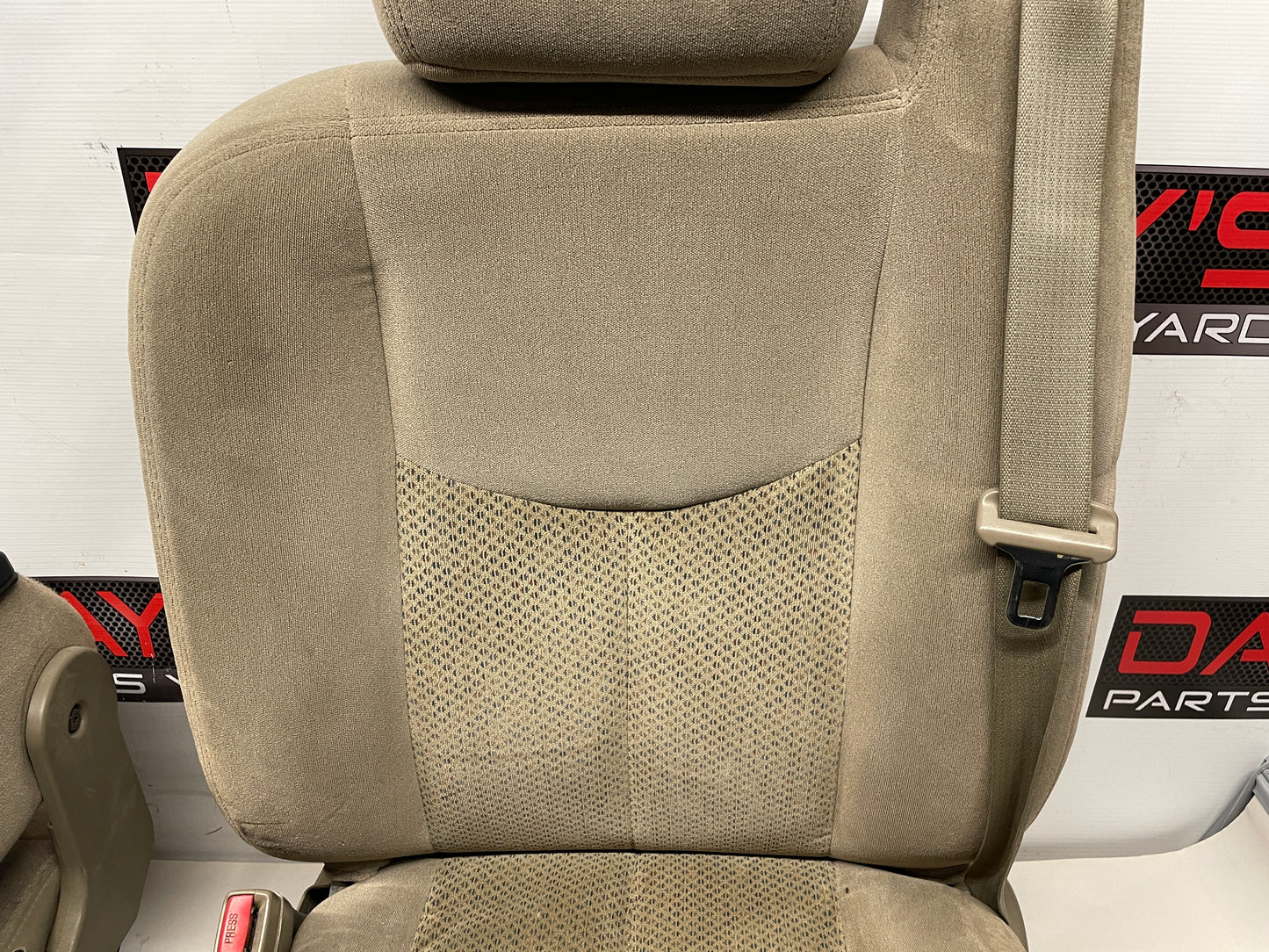 2004 Chevy Silverado 2500HD Bucket Seats w/ Center Console Jump Tan Cloth OEM