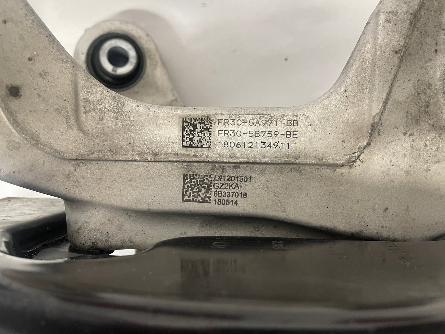 2019 Ford Mustang GT LH Driver Rear Spindle Knuckle Hub OEM