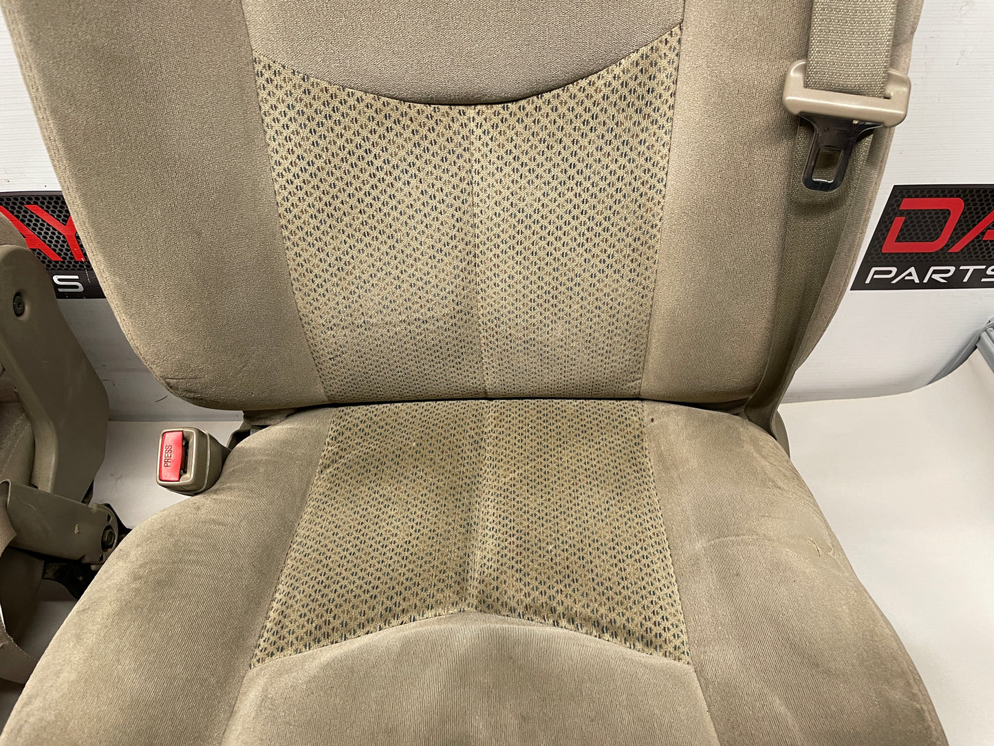 2004 Chevy Silverado 2500HD Bucket Seats w/ Center Console Jump Tan Cloth OEM
