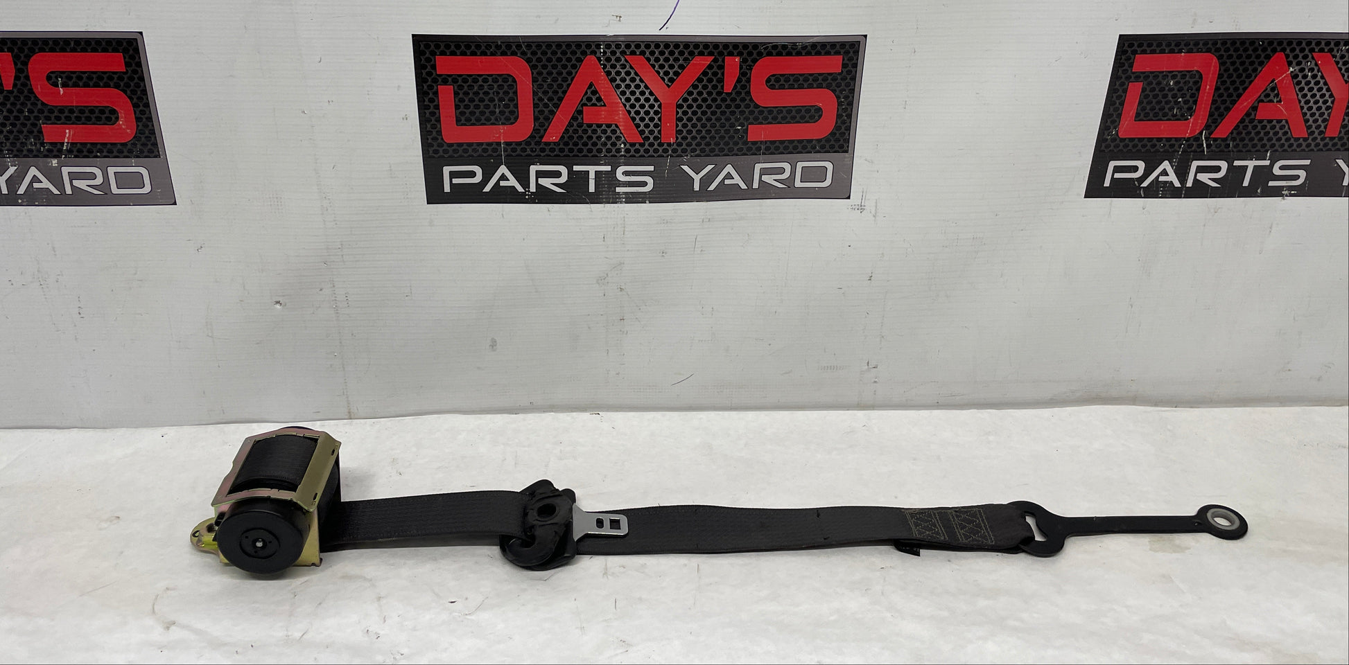 2005 Pontiac GTO RH Passenger Front Seatbelt Retractors OEM - Day's Parts Yard