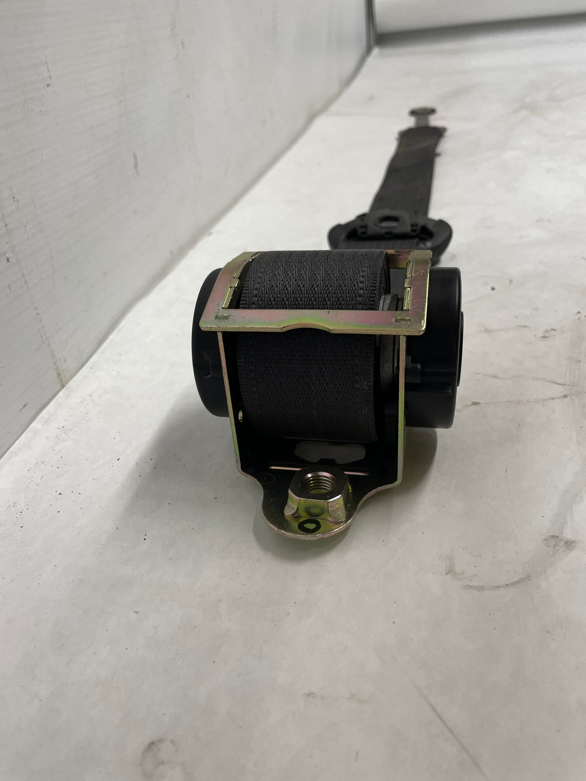 2005 Pontiac GTO RH Passenger Front Seatbelt Retractors OEM - Day's Parts Yard