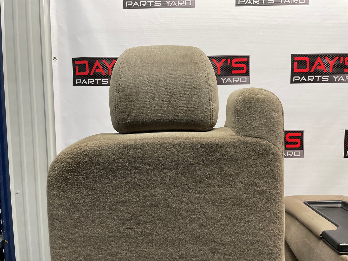 2004 Chevy Silverado 2500HD Bucket Seats w/ Center Console Jump Tan Cloth OEM