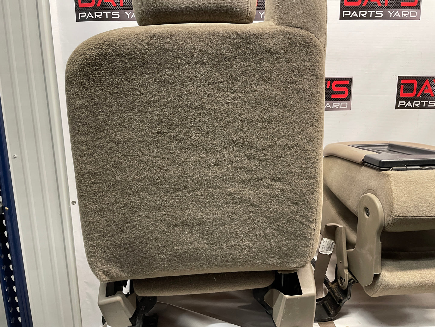 2004 Chevy Silverado 2500HD Bucket Seats w/ Center Console Jump Tan Cloth OEM