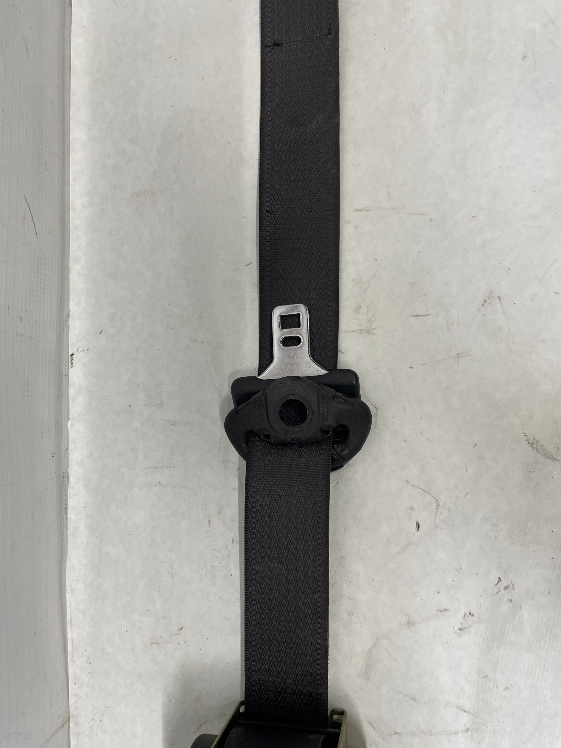 2005 Pontiac GTO RH Passenger Front Seatbelt Retractors OEM - Day's Parts Yard