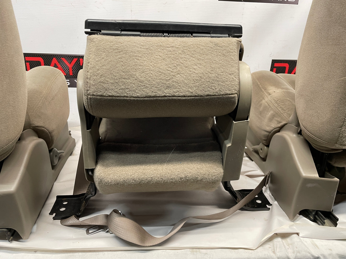 2004 Chevy Silverado 2500HD Bucket Seats w/ Center Console Jump Tan Cloth OEM