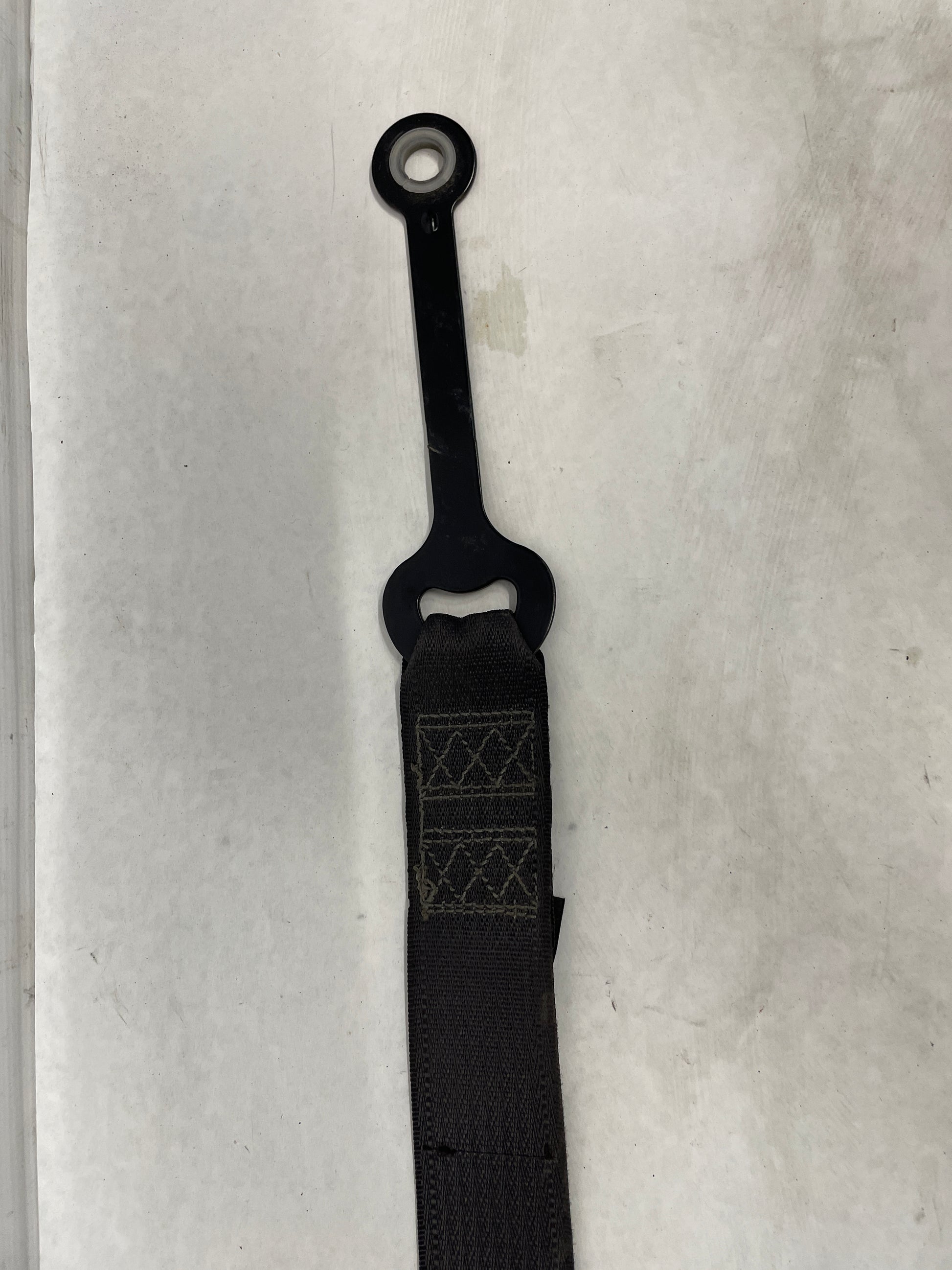 2005 Pontiac GTO RH Passenger Front Seatbelt Retractors OEM - Day's Parts Yard