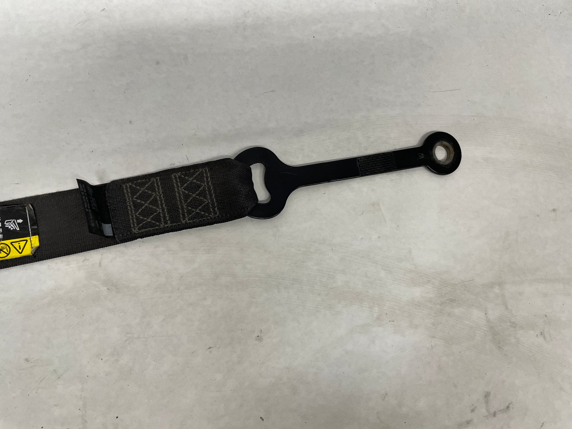 2005 Pontiac GTO RH Passenger Front Seatbelt Retractors OEM - Day's Parts Yard