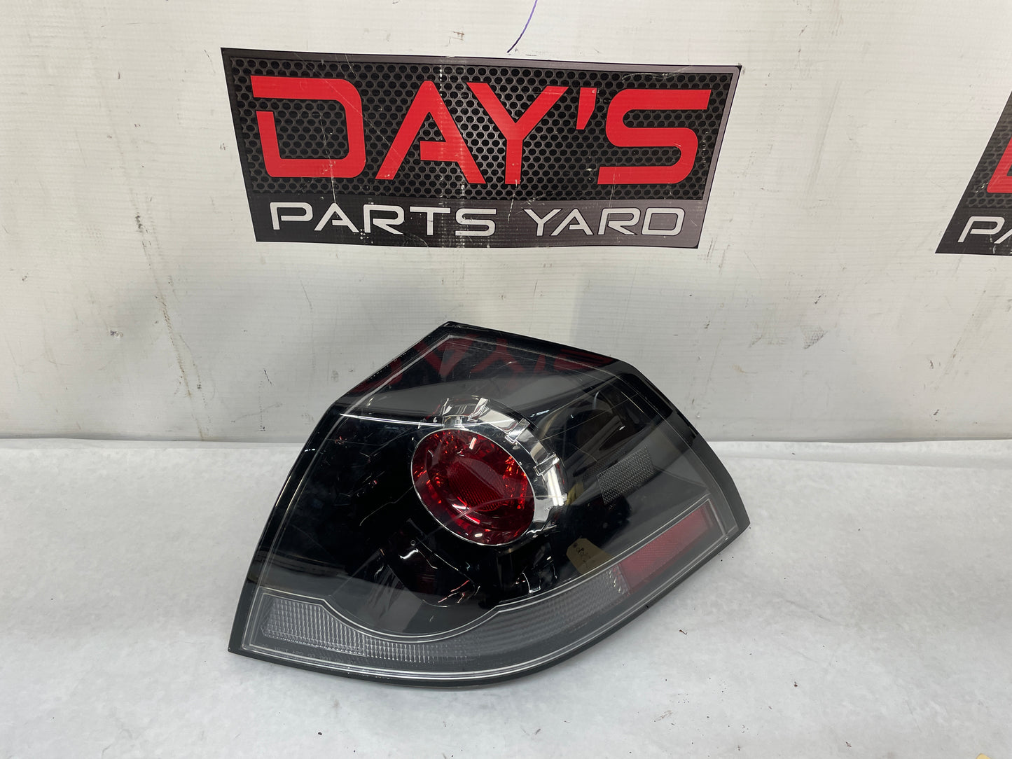 2009 Pontiac G8 GT RH Passenger Tail Light Taillight Lamp OEM