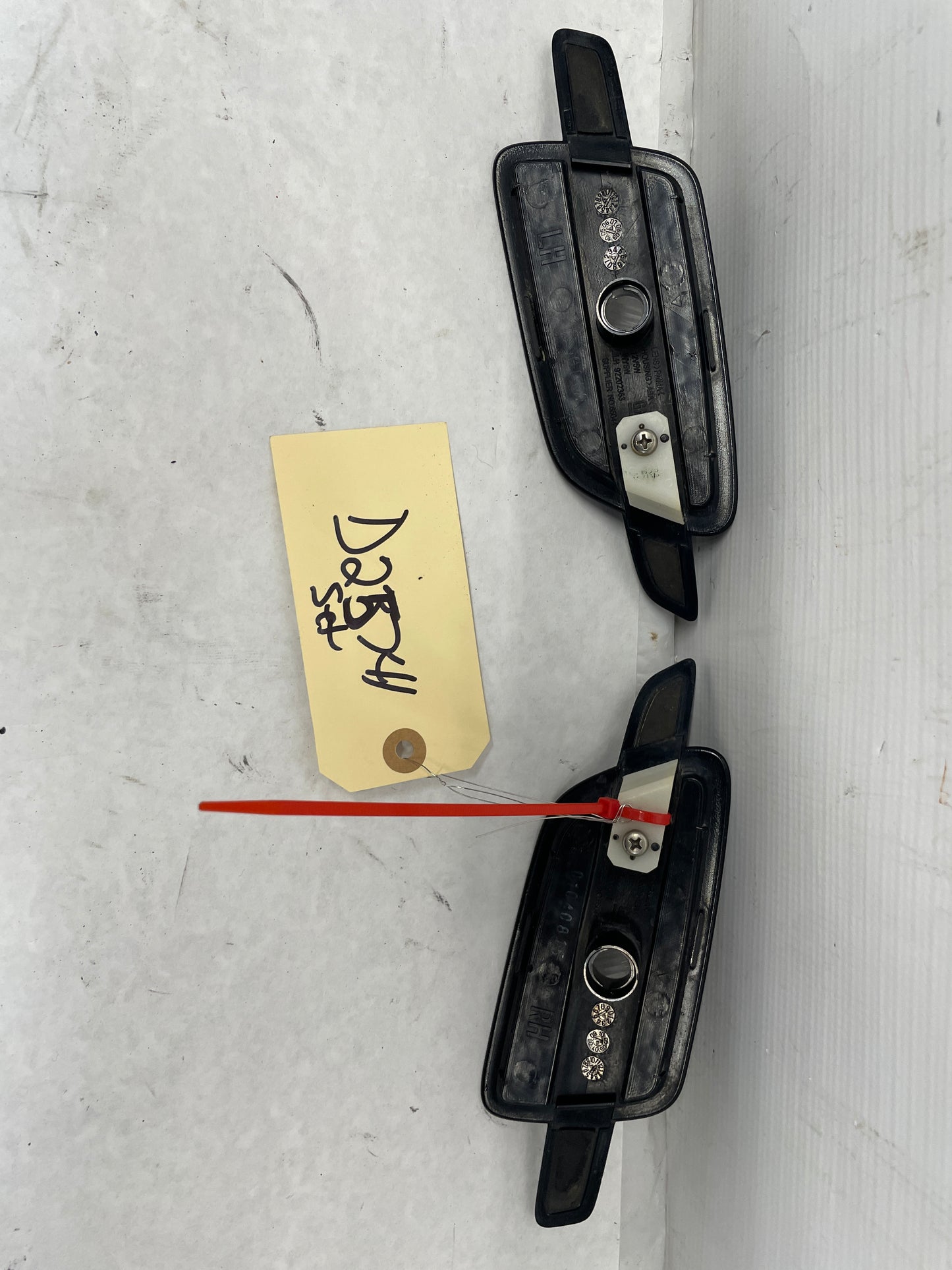 2008 Pontiac G8 Base LH & RH Front Fender Marker Light OEM - Day's Parts Yard