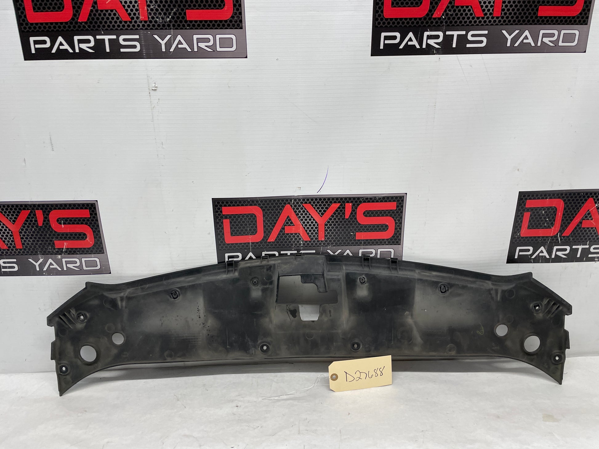2014 Chevy SS Sedan Radiator Grille Cover Sight Shield OEM - Day's Parts Yard