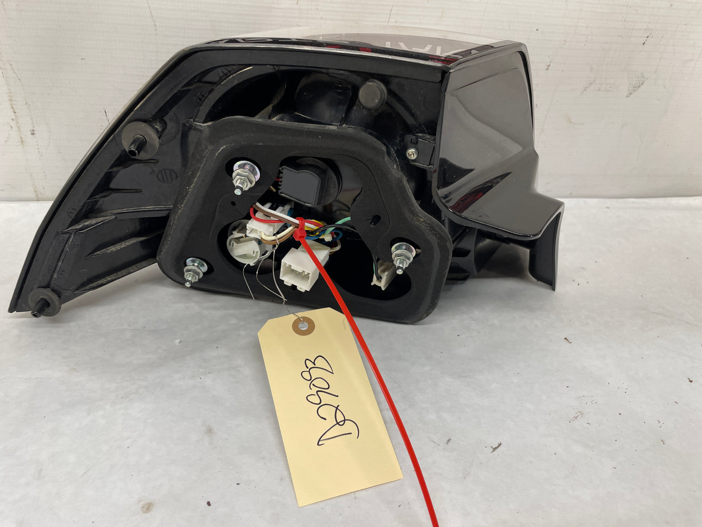 2009 Pontiac G8 GT RH Passenger Tail Light Taillight Lamp OEM