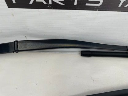 2018 Cadillac CTS-V RH & LH Windshield Wiper Arms OEM - Day's Parts Yard