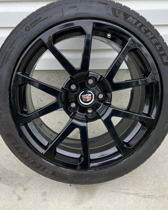2014 Cadillac CTS-V Coupe Factory Wheel & Tire 19X10 OEM