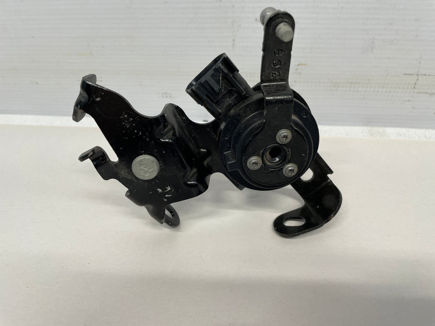 2017 Chevy SS Sedan LH Driver Rear Ride Height Suspension Sensor OEM - Day's Parts Yard