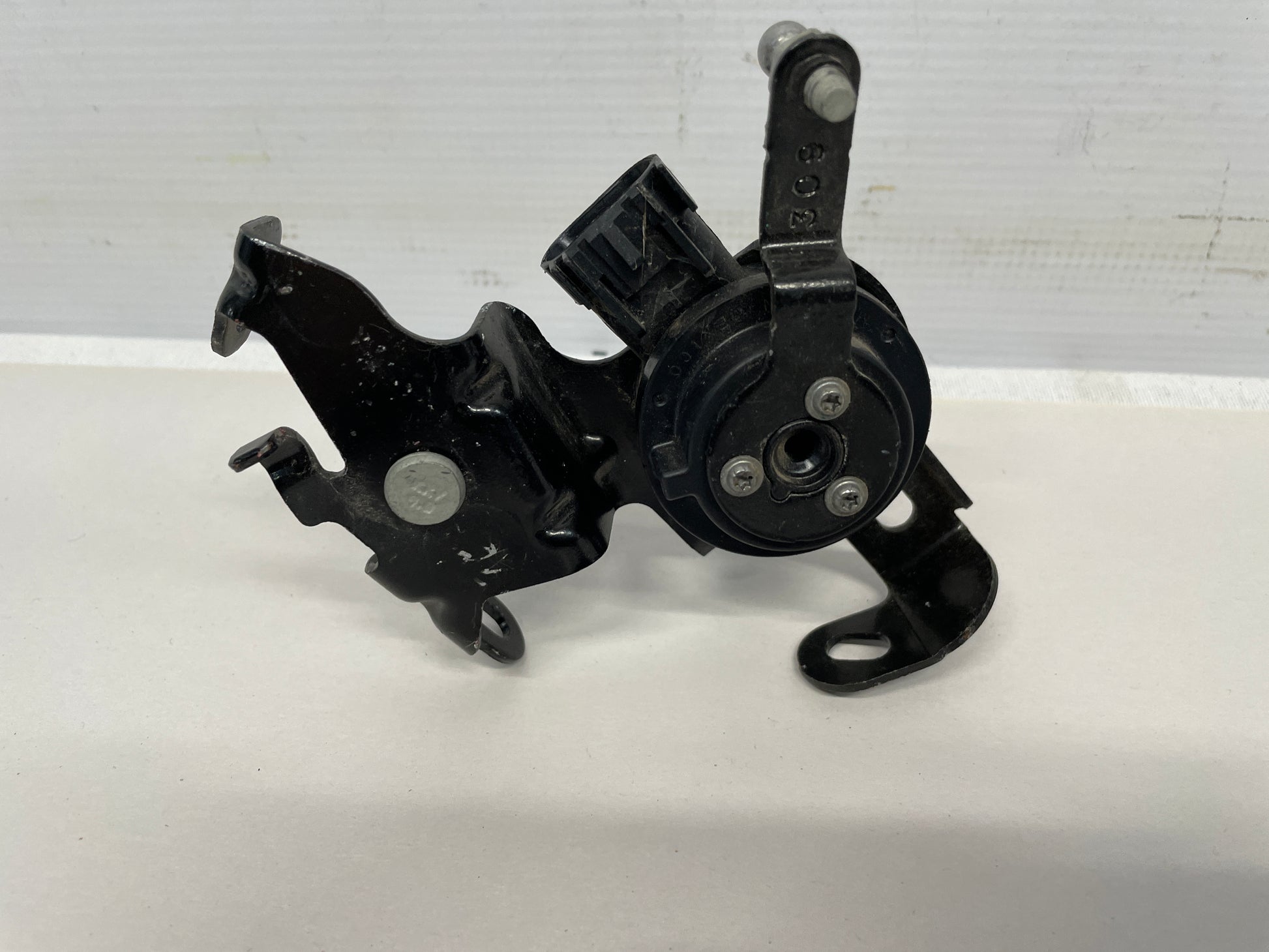 2017 Chevy SS Sedan LH Driver Rear Ride Height Suspension Sensor OEM - Day's Parts Yard