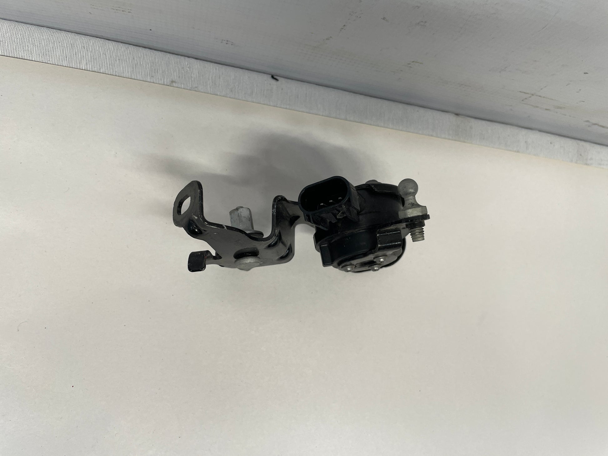 2017 Chevy SS Sedan LH Driver Rear Ride Height Suspension Sensor OEM - Day's Parts Yard