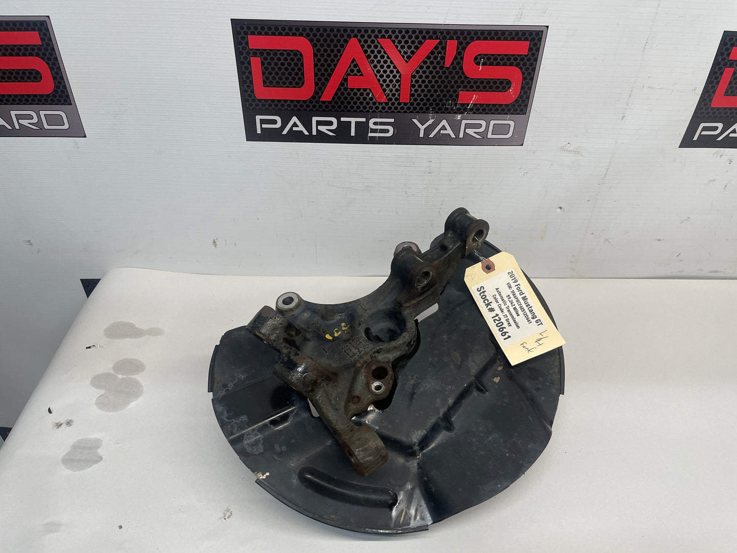 2019 Ford Mustang GT LH Driver Front Spindle Knuckle Hub OEM