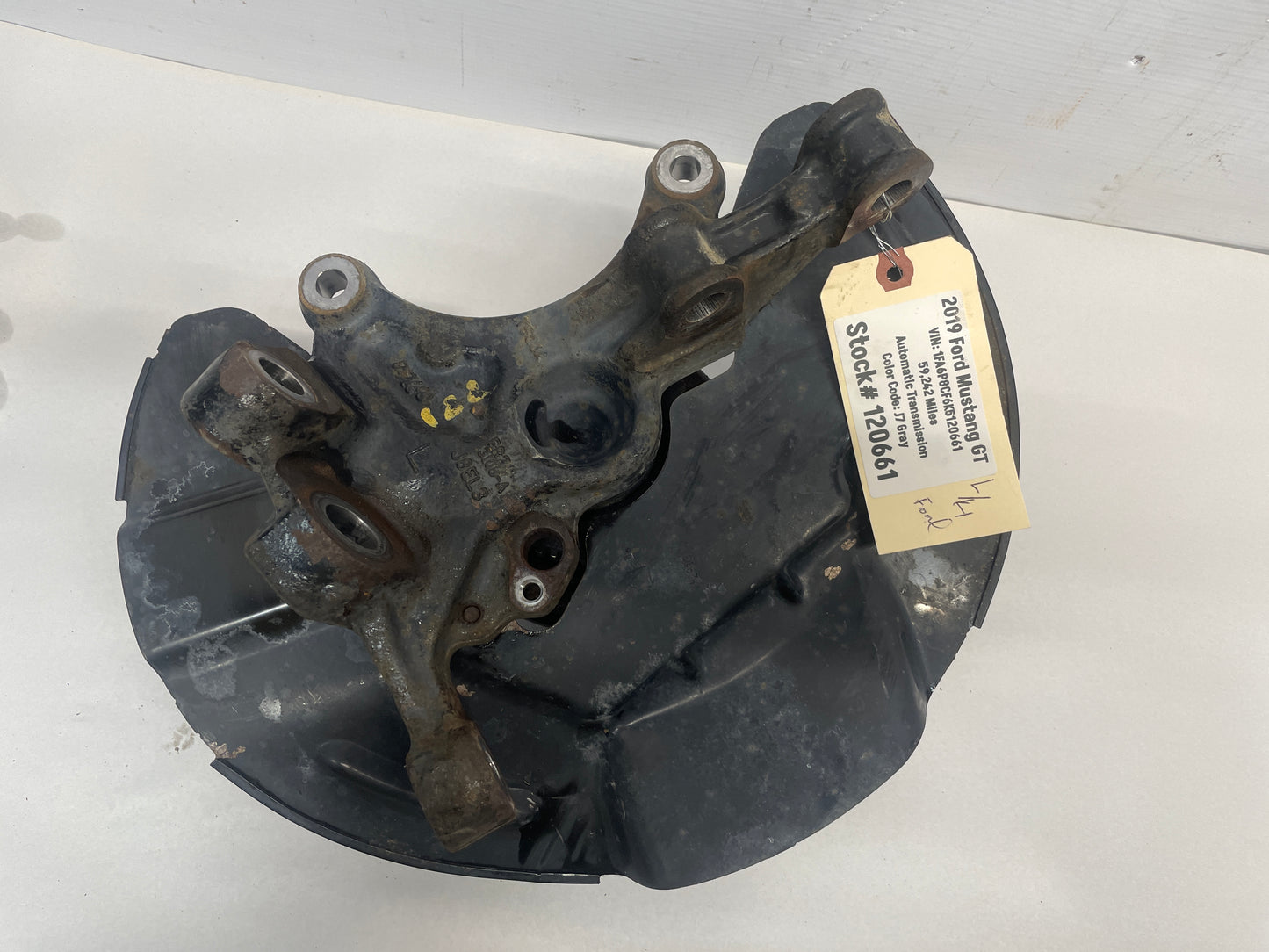2019 Ford Mustang GT LH Driver Front Spindle Knuckle Hub OEM
