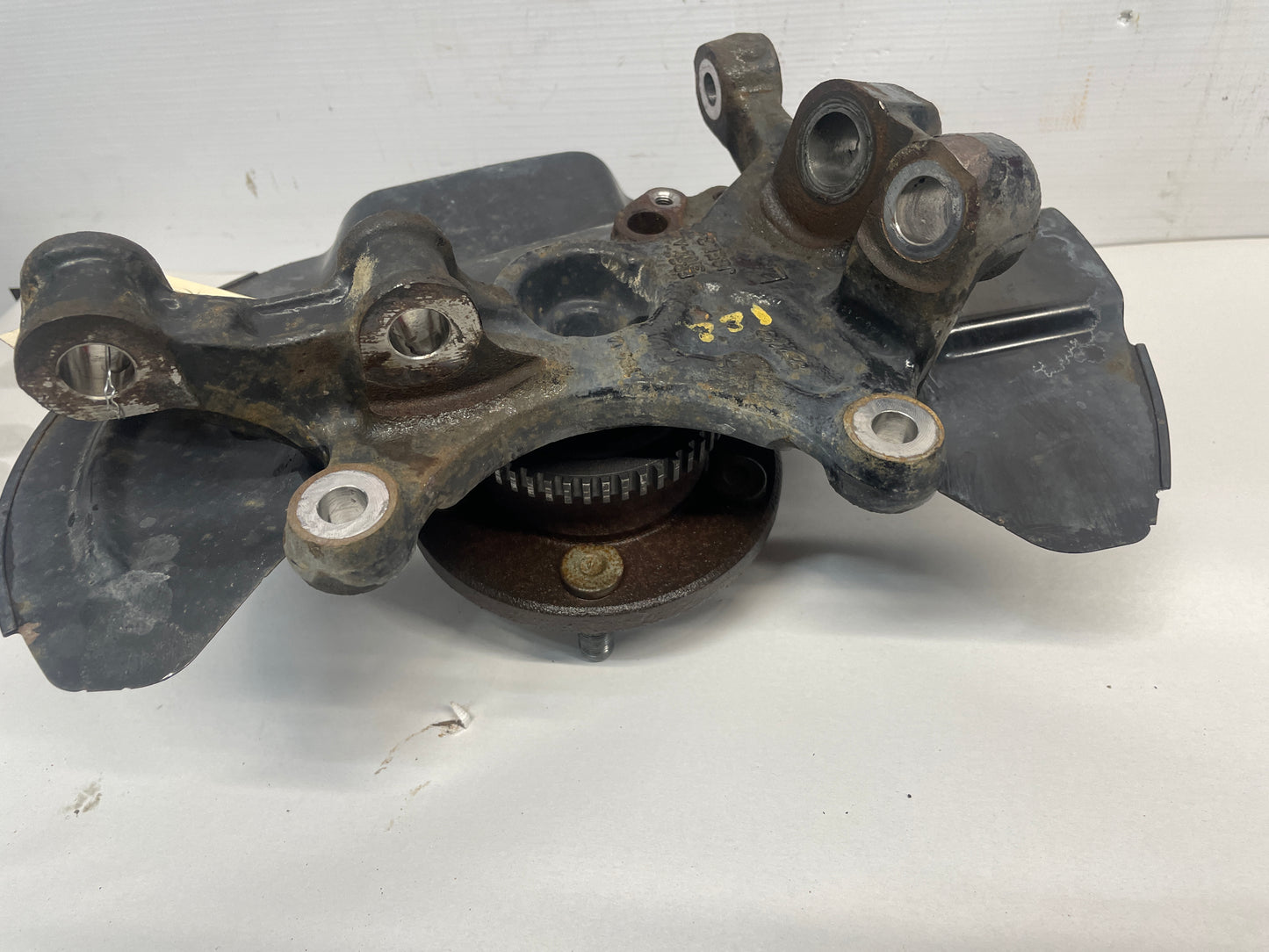 2019 Ford Mustang GT LH Driver Front Spindle Knuckle Hub OEM