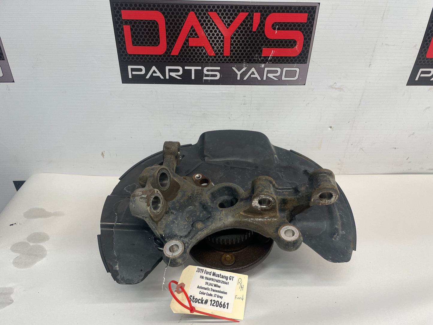2019 Ford Mustang GT RH Passenger Front Spindle Knuckle Hub OEM