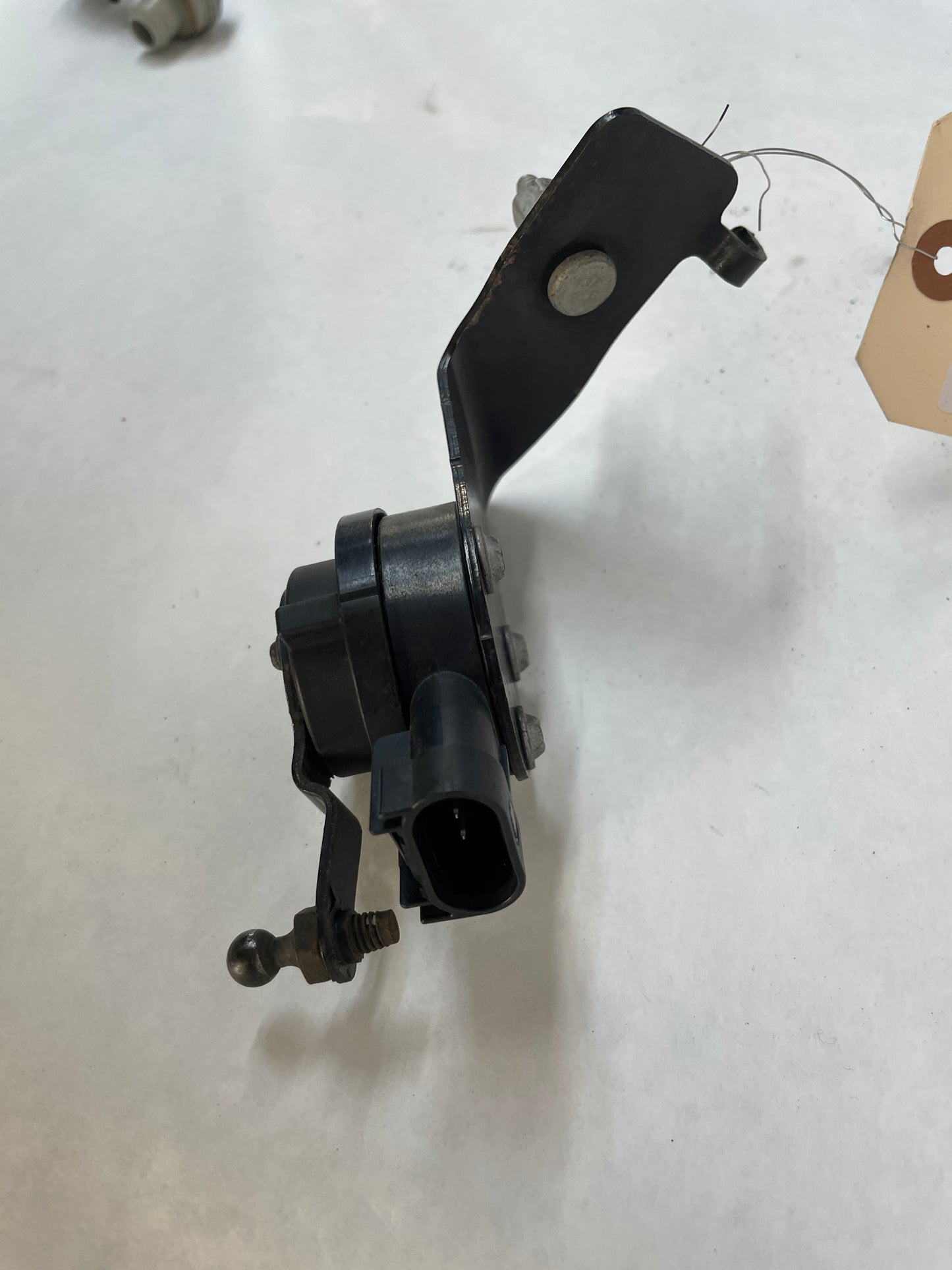 2013 Chevy Camaro ZL1 RH & LH Rear Ride Height Head Lamp Light Level Sensor OEM - Day's Parts Yard