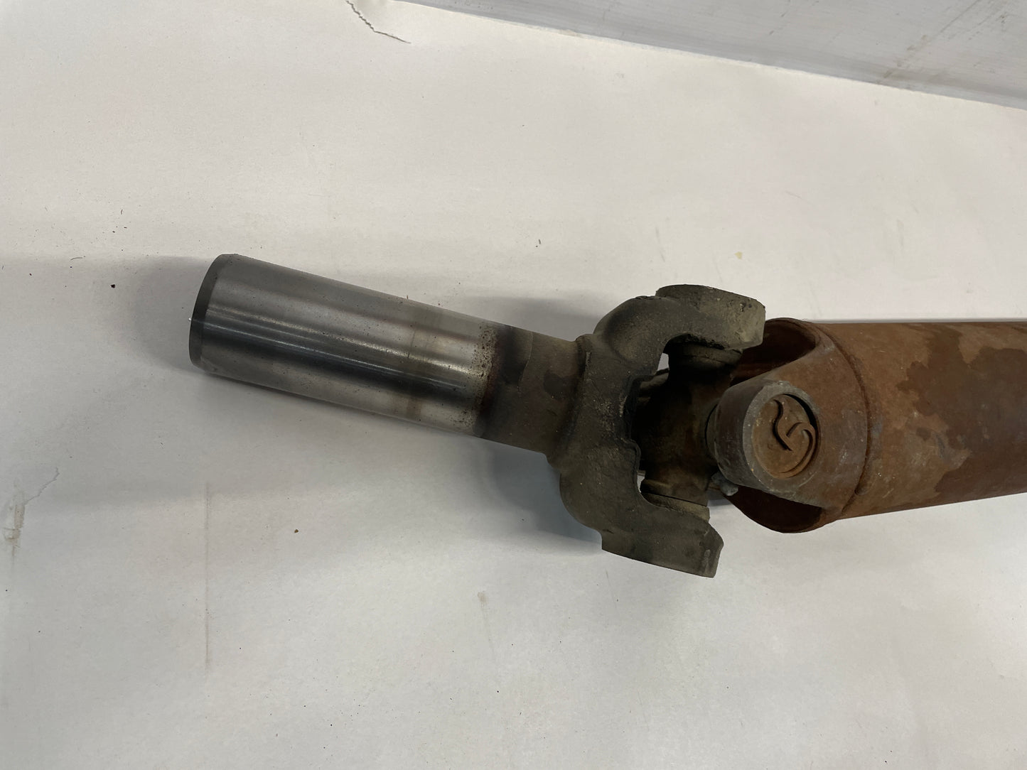 2004 Chevy Silverado 2500HD 4X4 Driveshaft Drive Shaft OEM