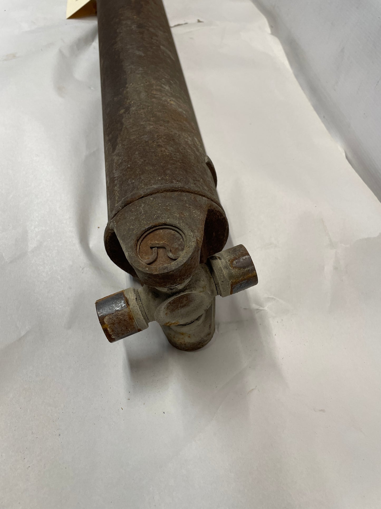2004 Chevy Silverado 2500HD 4X4 Driveshaft Drive Shaft OEM