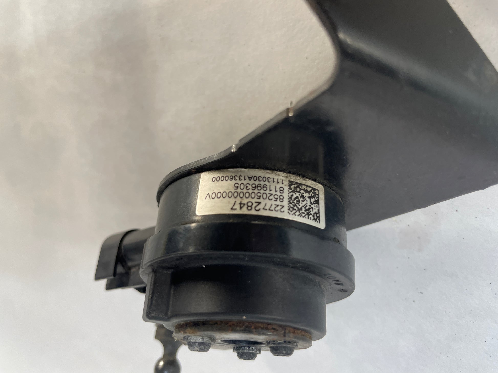 2013 Chevy Camaro ZL1 RH & LH Rear Ride Height Head Lamp Light Level Sensor OEM - Day's Parts Yard