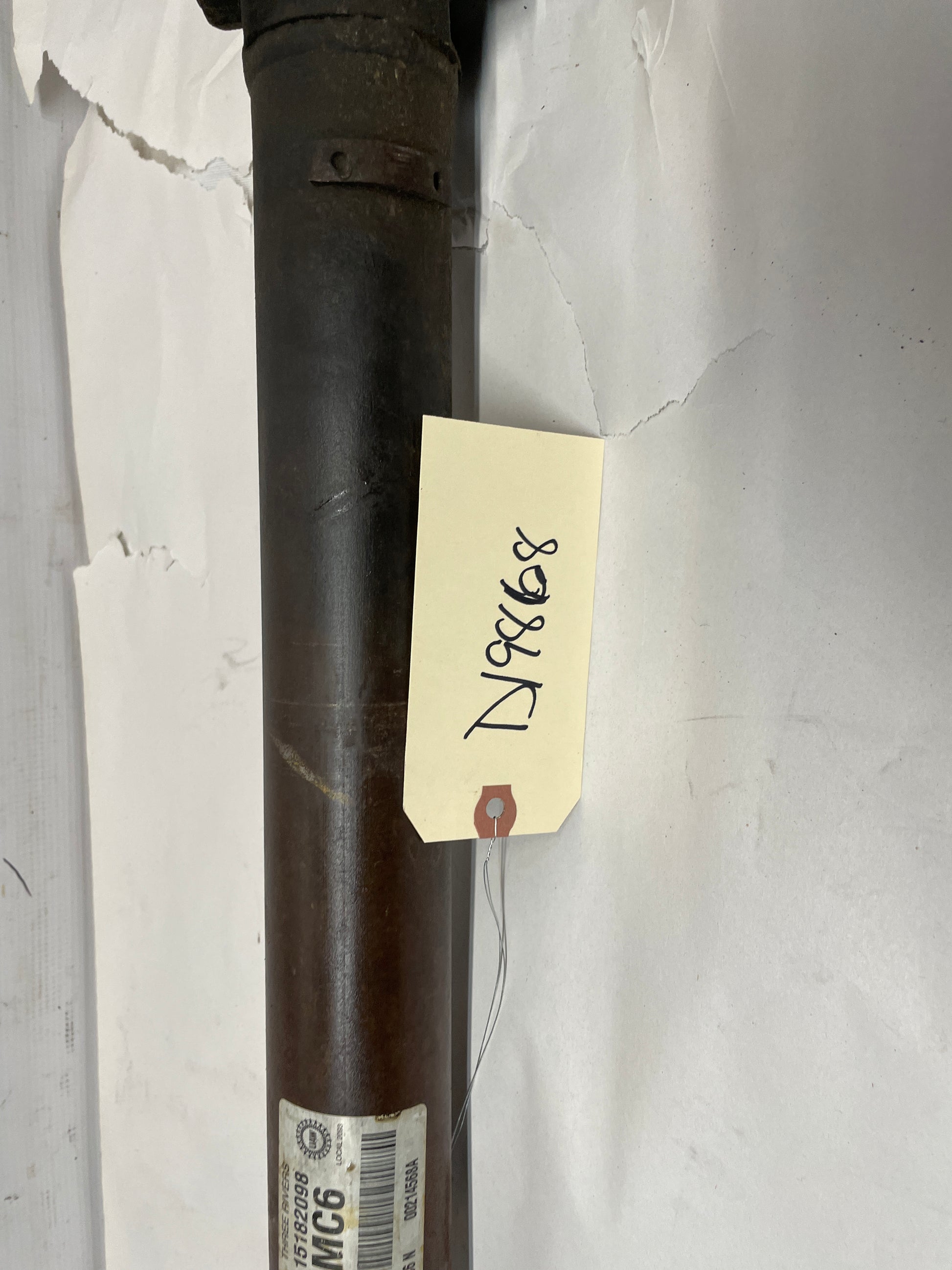 2004 Chevy Silverado 2500HD 4x4 Front Drive Prop Shaft Driveshaft Assembly OEM - Day's Parts Yard
