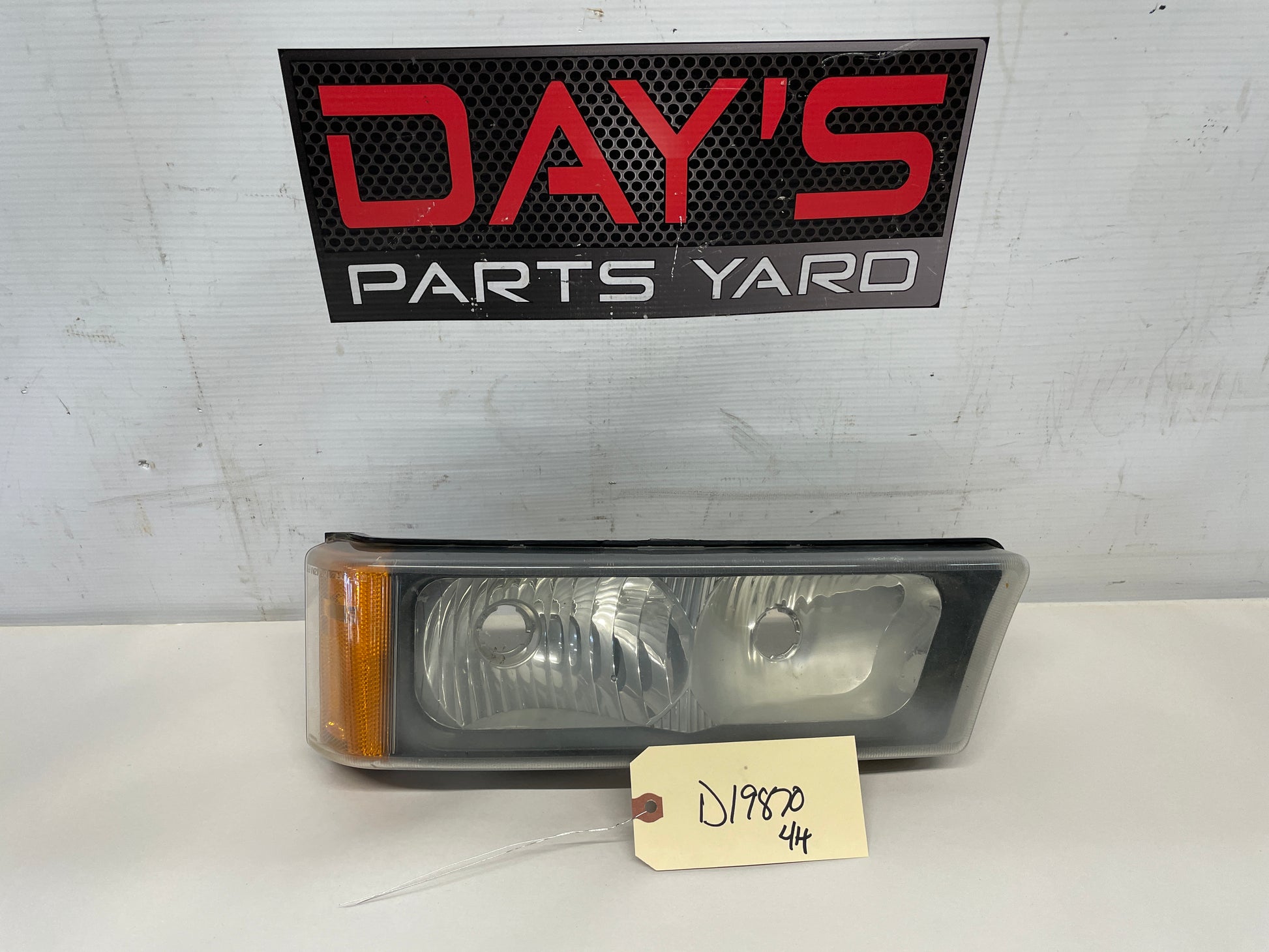 2004 Chevy Silverado 2500HD LH Driver Side Headlight OEM - Day's Parts Yard