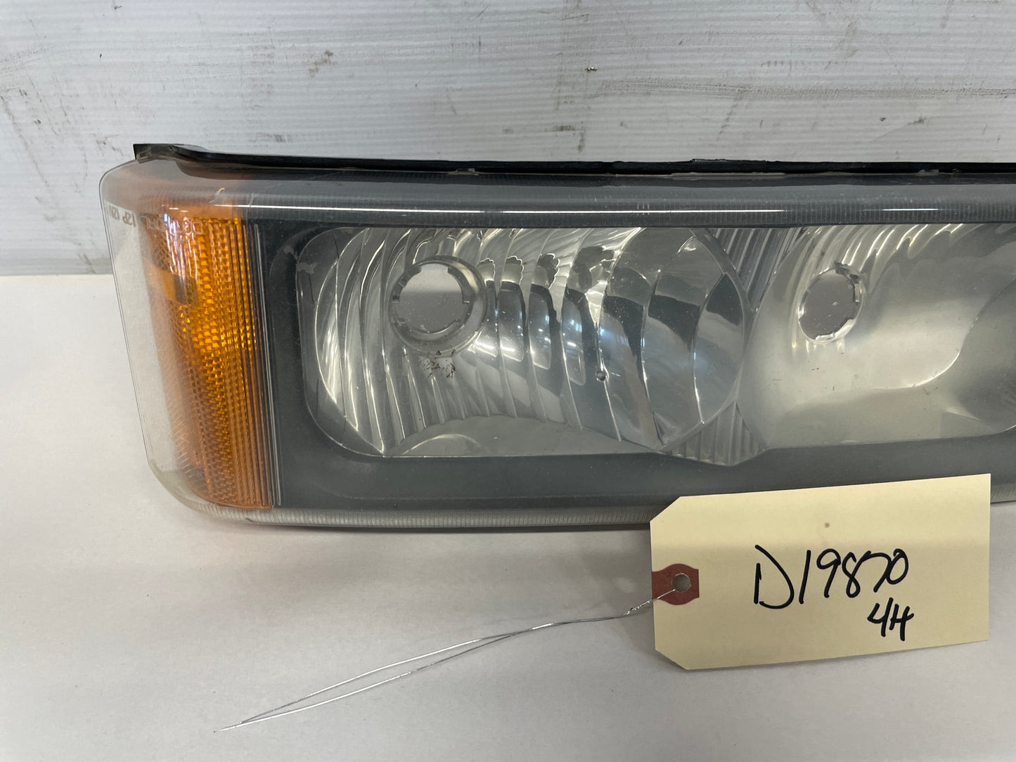 2004 Chevy Silverado 2500HD LH Driver Side Headlight OEM - Day's Parts Yard