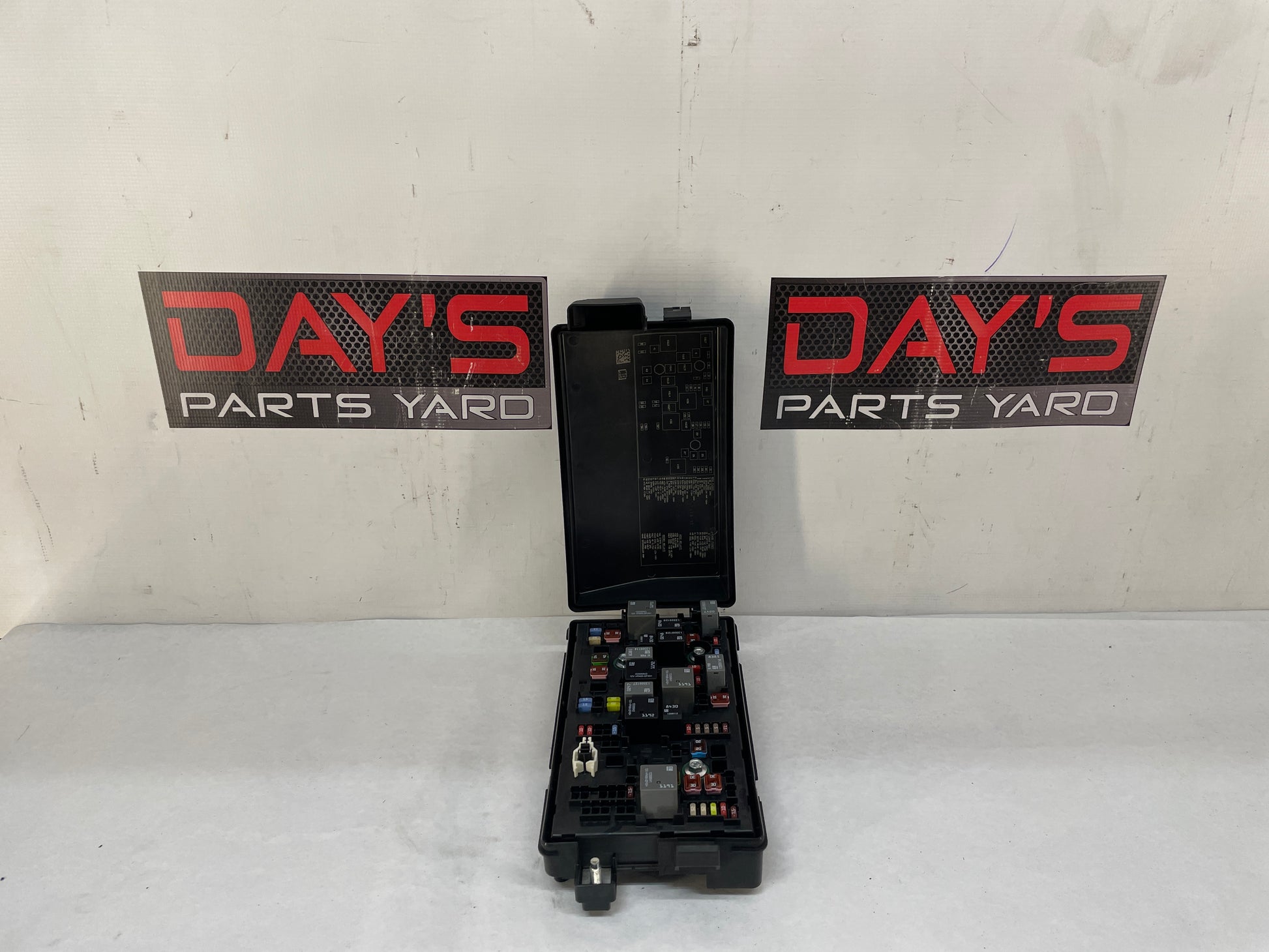 2013 Chevy Camaro ZL1 Fuse Relay Accessory Wiring Junction Box Block OEM - Day's Parts Yard