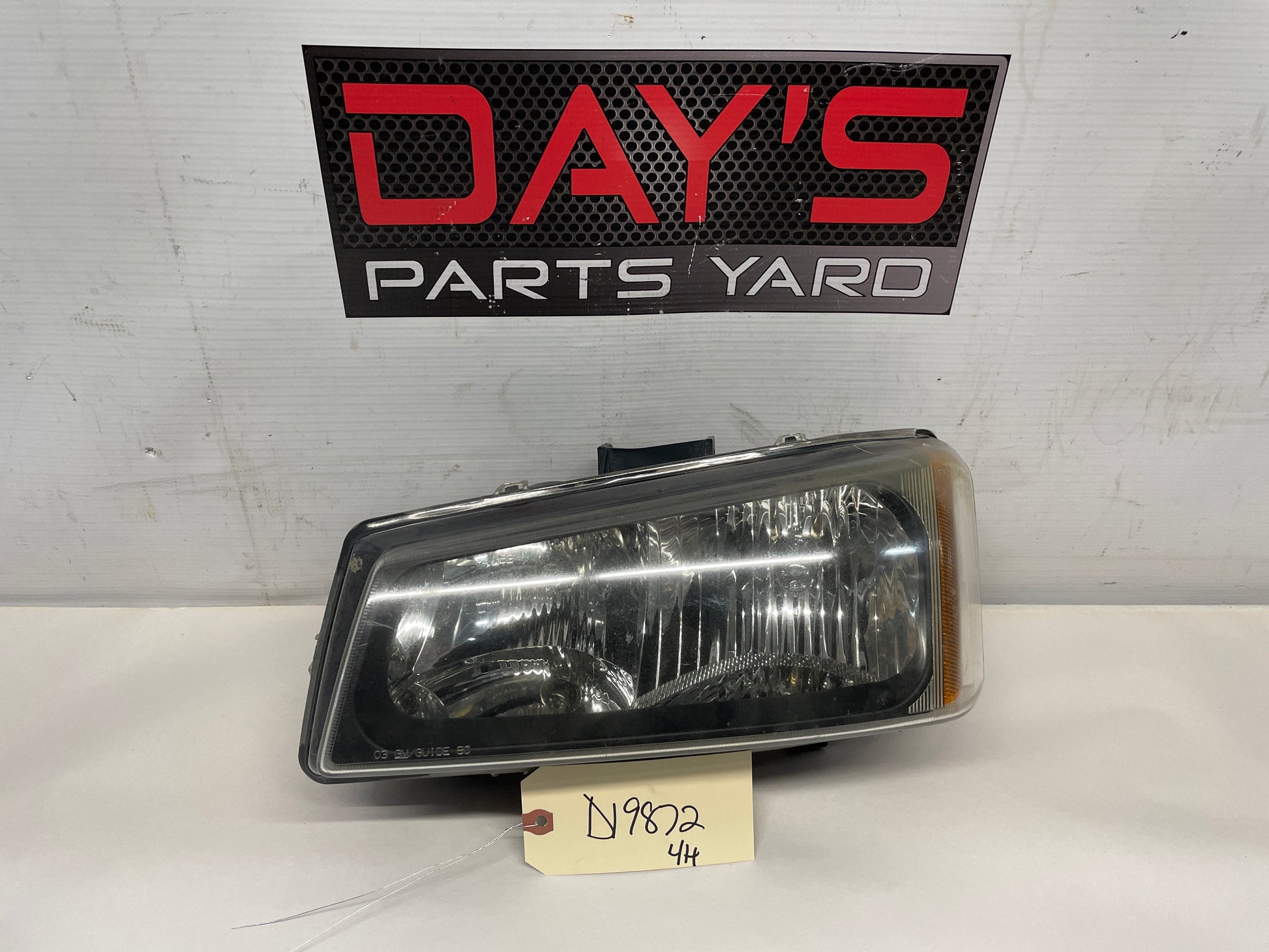 2004 Chevy Silverado 2500HD LH Driver Side Headlight OEM - Day's Parts Yard