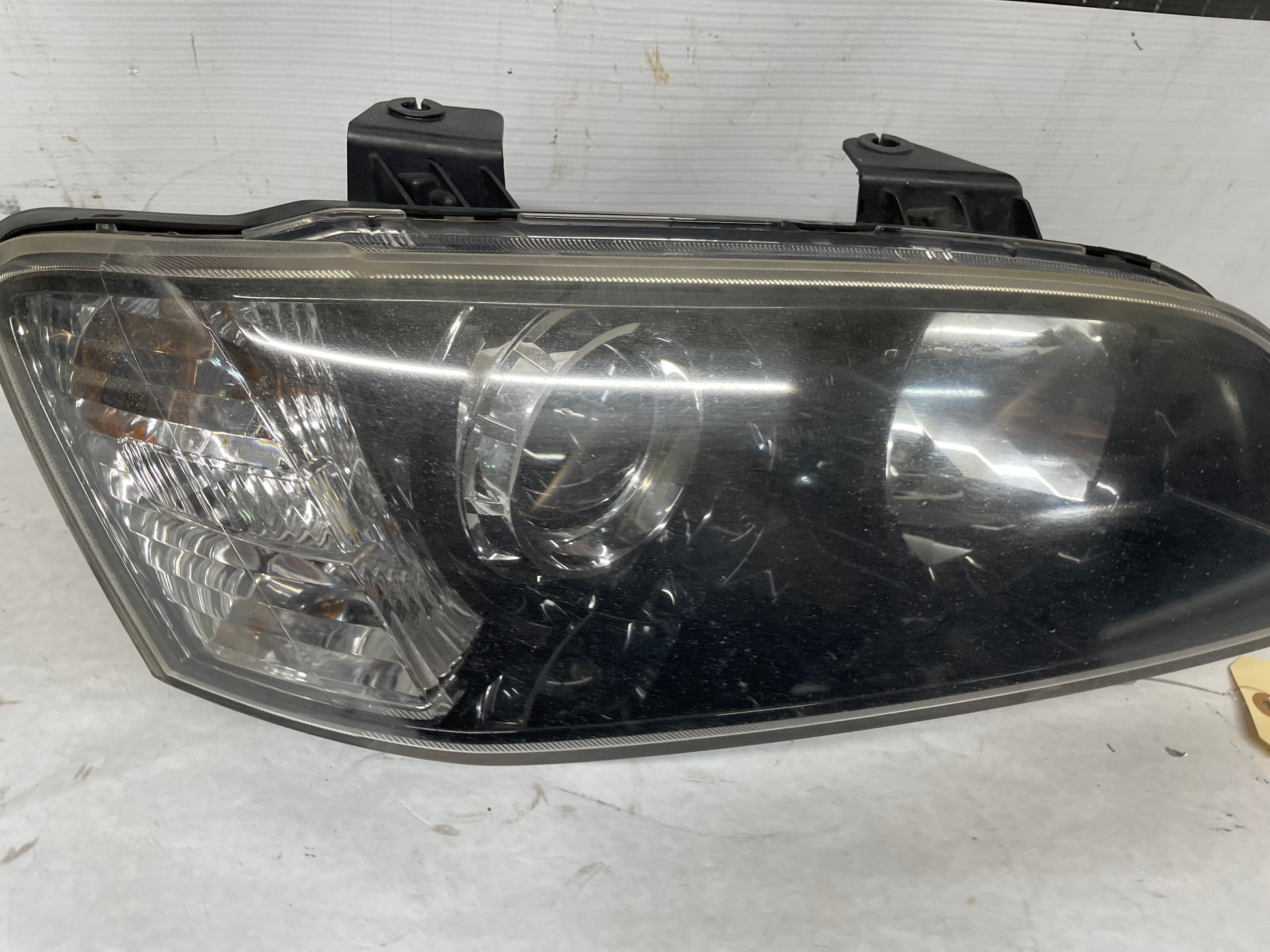 2008 Pontiac G8 Base RH Passenger Headlight Head Light Lamp OEM - Day's Parts Yard