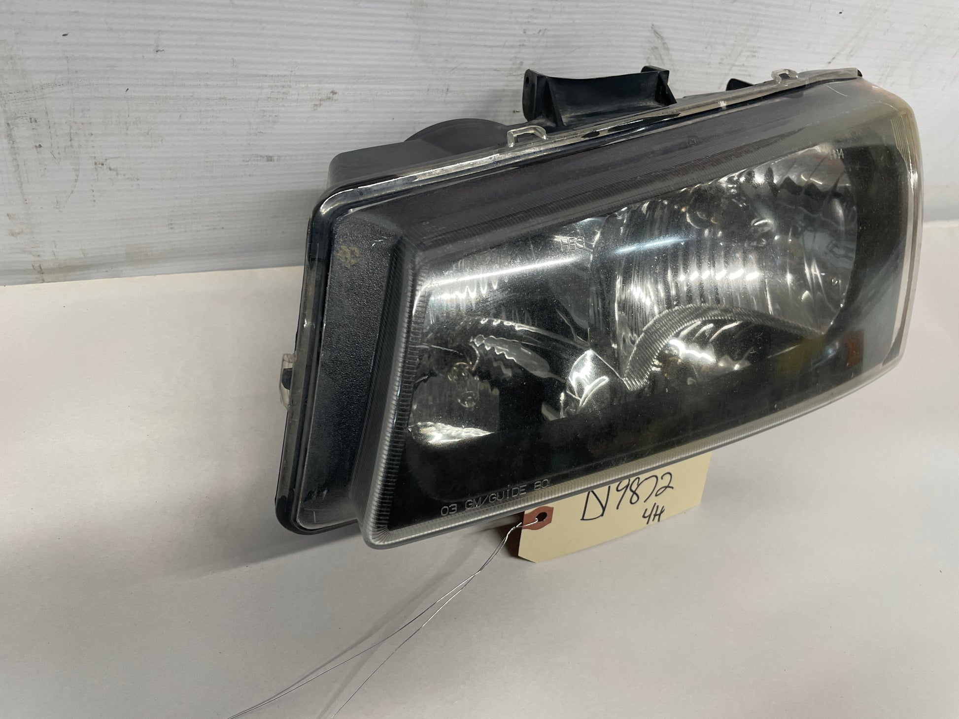 2004 Chevy Silverado 2500HD LH Driver Side Headlight OEM - Day's Parts Yard