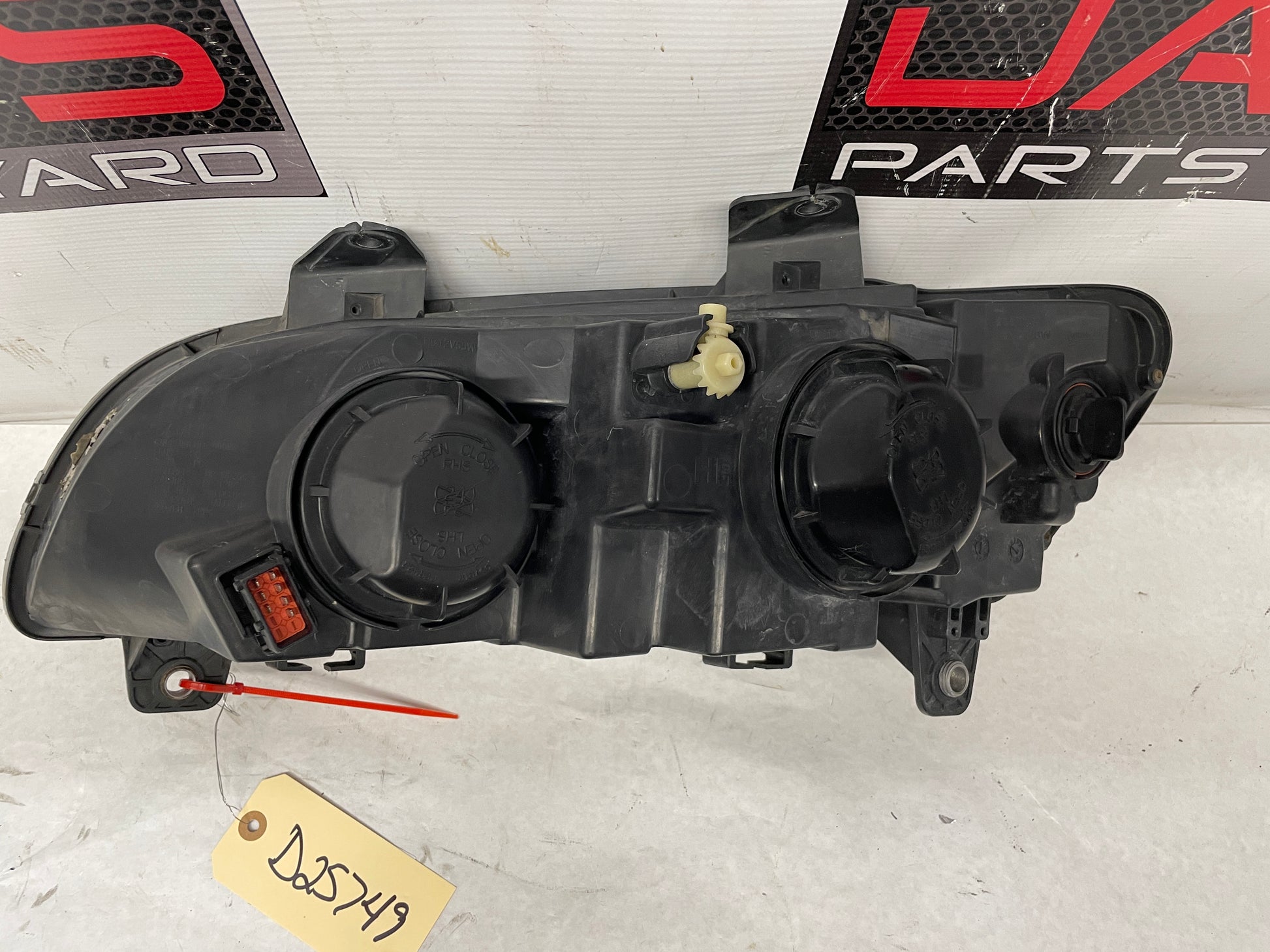 2008 Pontiac G8 Base RH Passenger Headlight Head Light Lamp OEM - Day's Parts Yard