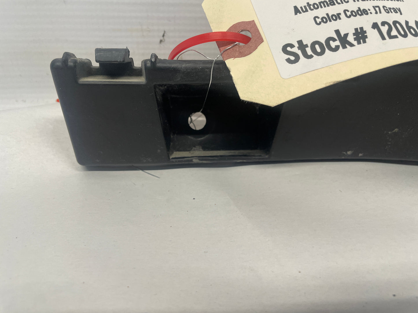 2019 Ford Mustang GT RH Passenger Fender Rocker Molding Mount Bracket OEM