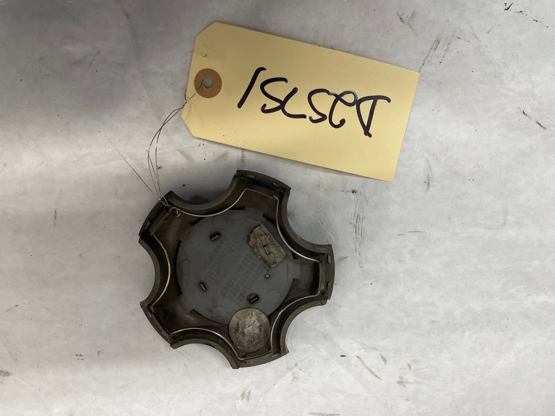 2008 Pontiac G8 Base Wheel Center Cap OEM - Day's Parts Yard