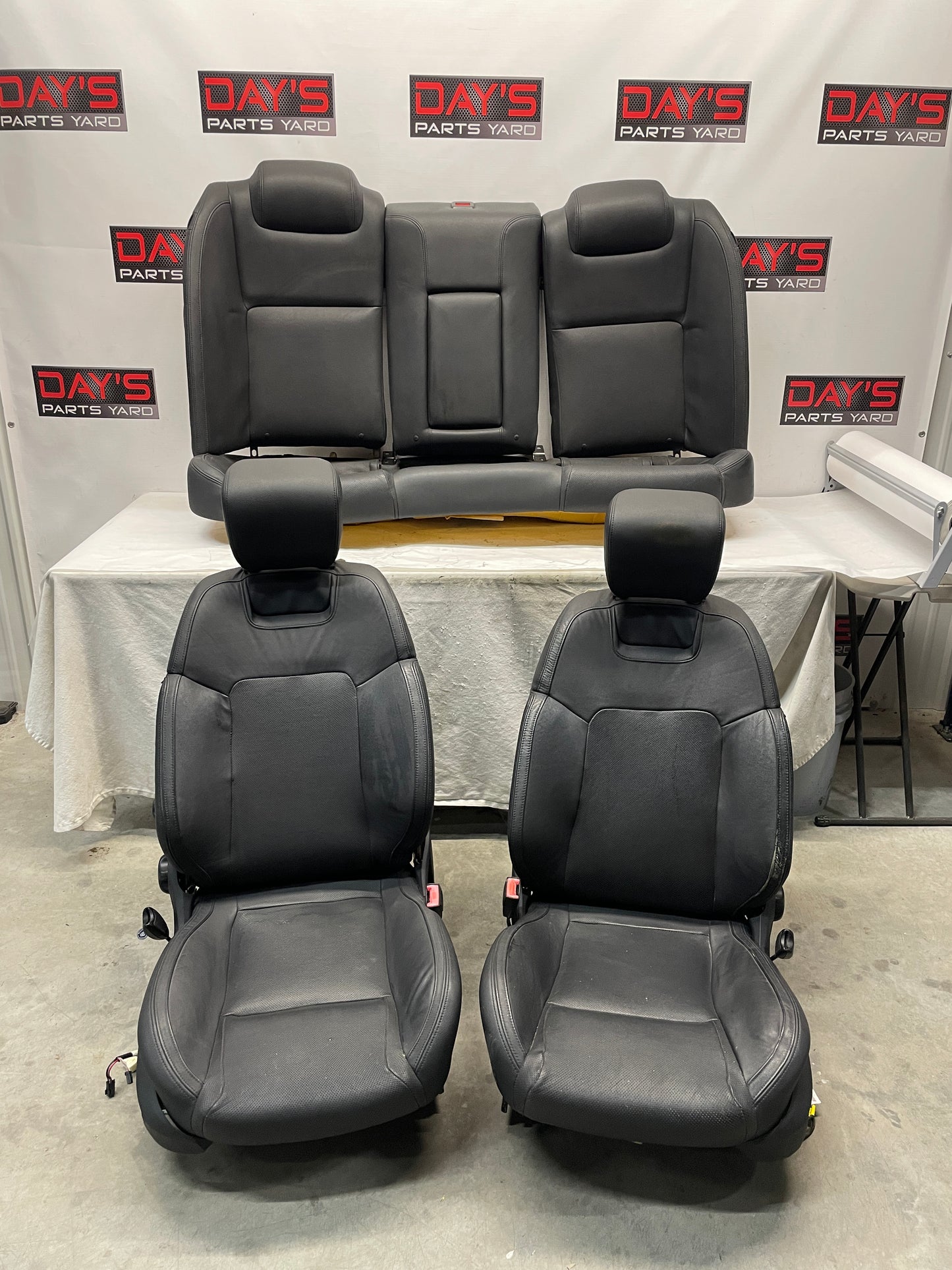 2008 Pontiac G8 Base Seats Fronts and Rear OEM - Day's Parts Yard