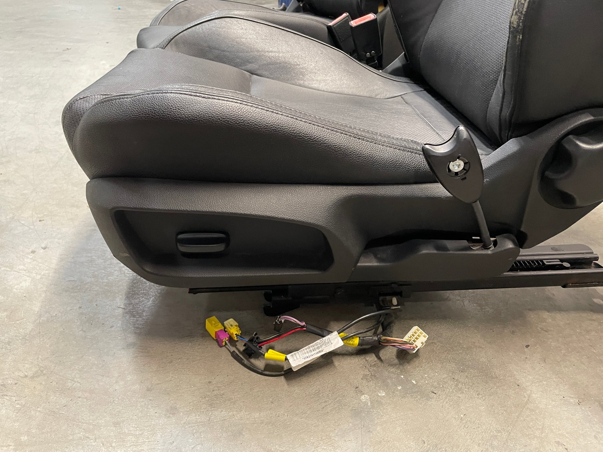 2008 Pontiac G8 Base Seats Fronts and Rear OEM - Day's Parts Yard