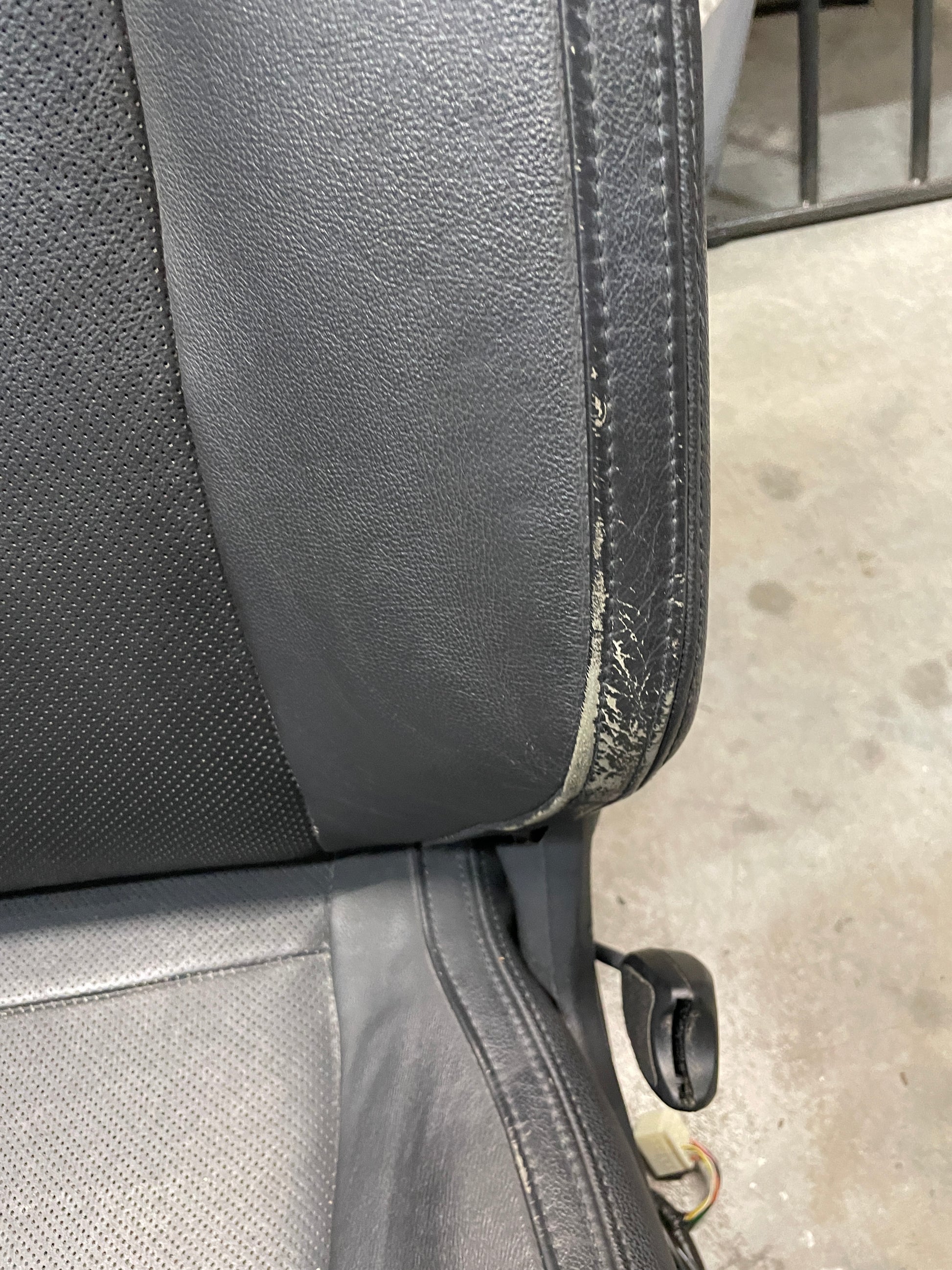 2008 Pontiac G8 Base Seats Fronts and Rear OEM - Day's Parts Yard