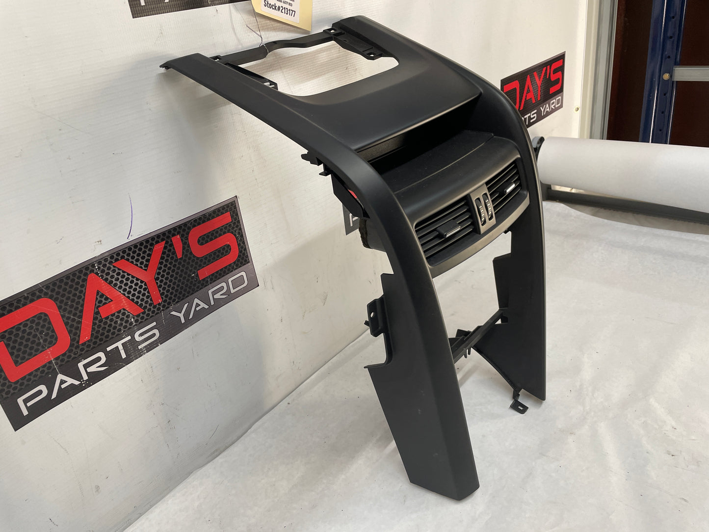 2009 Pontiac G8 GT Center Dash Radio Bezel Trim Molding Panel OEM