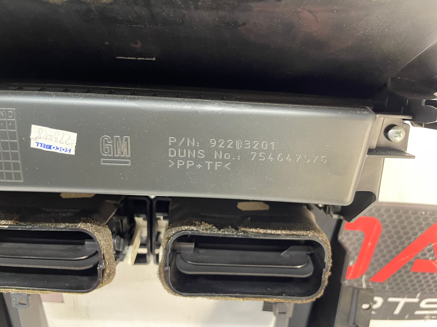 2009 Pontiac G8 GT Center Dash Radio Bezel Trim Molding Panel OEM