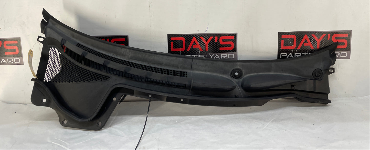 2009 Pontiac G8 GT Complete Windshield Wiper Cowl Grille Trim Vent Panel OEM