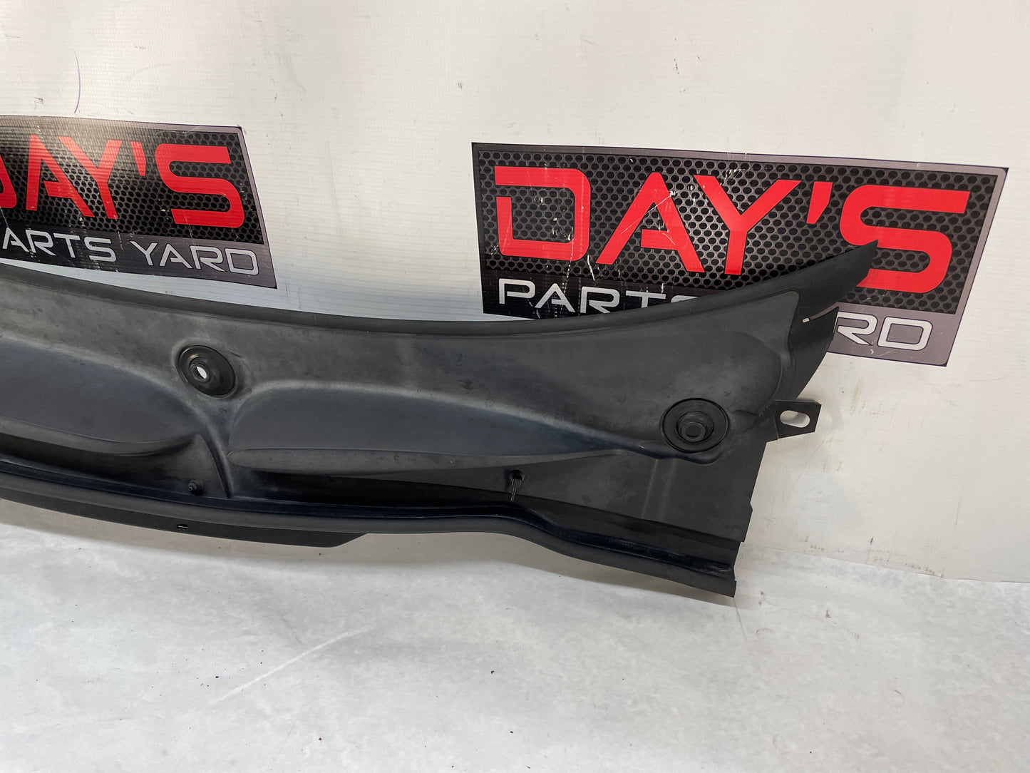 2009 Pontiac G8 GT Complete Windshield Wiper Cowl Grille Trim Vent Panel OEM