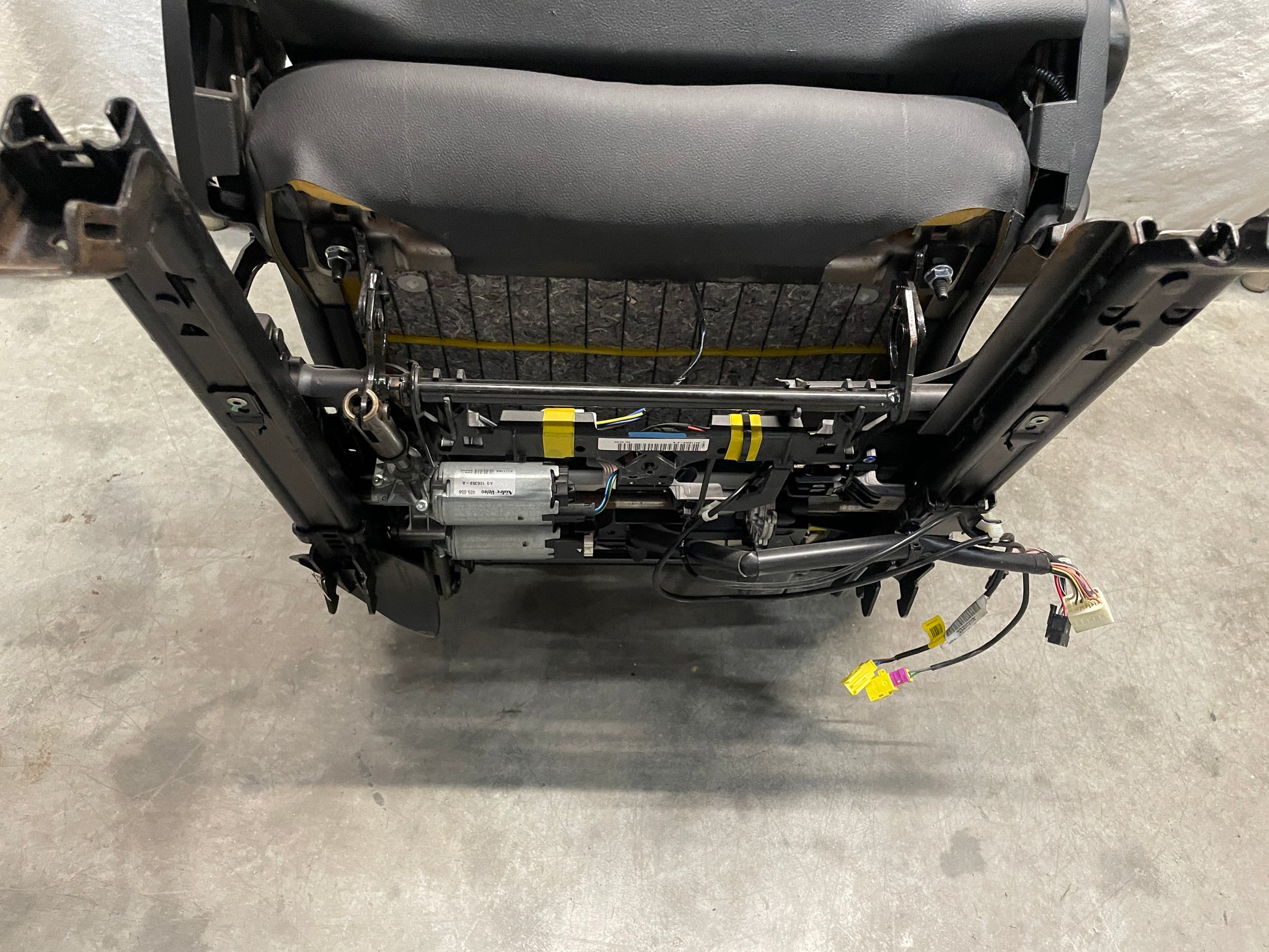 2008 Pontiac G8 Base Seats Fronts and Rear OEM - Day's Parts Yard