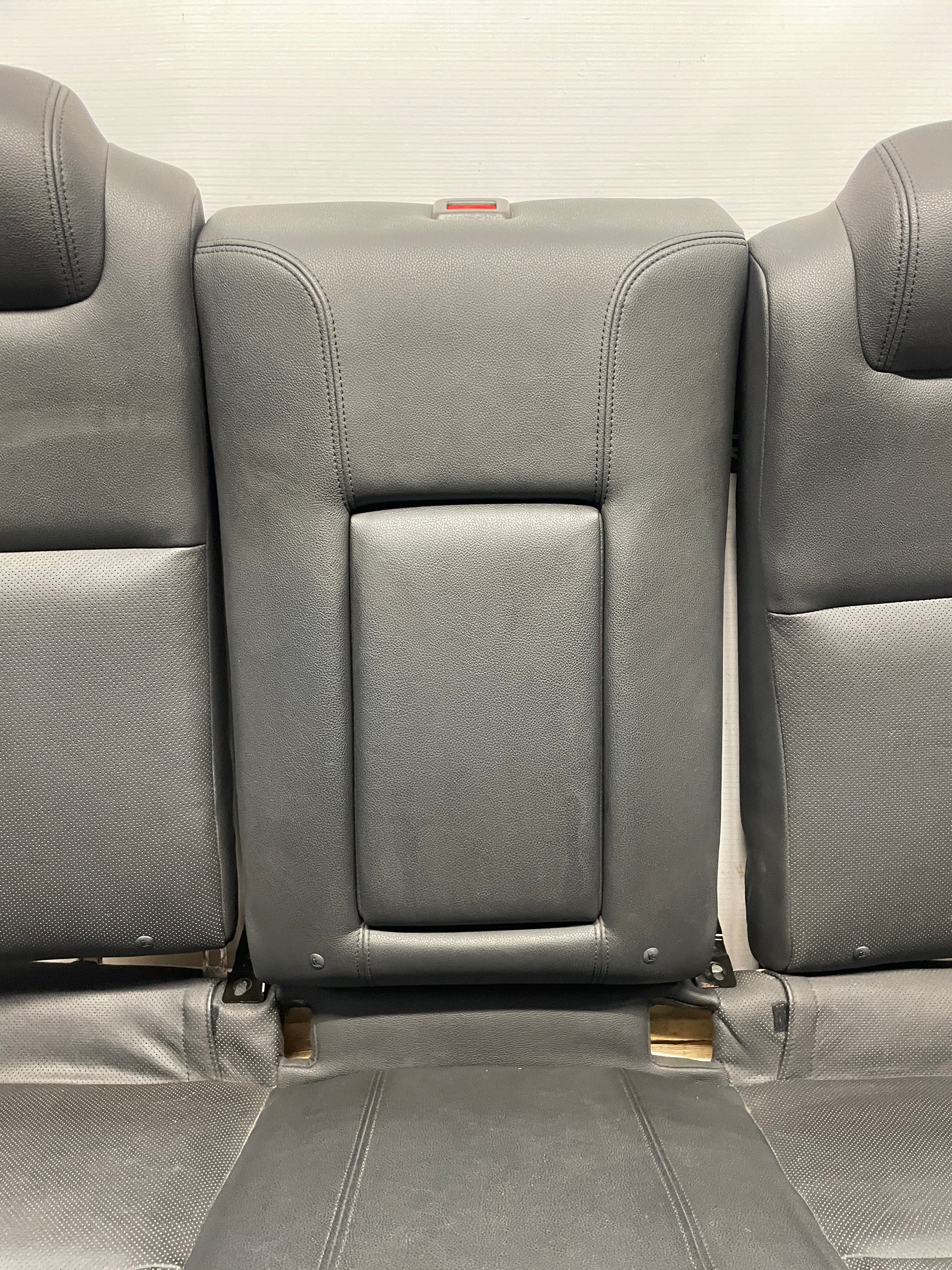 2008 Pontiac G8 Base Seats Fronts and Rear OEM - Day's Parts Yard