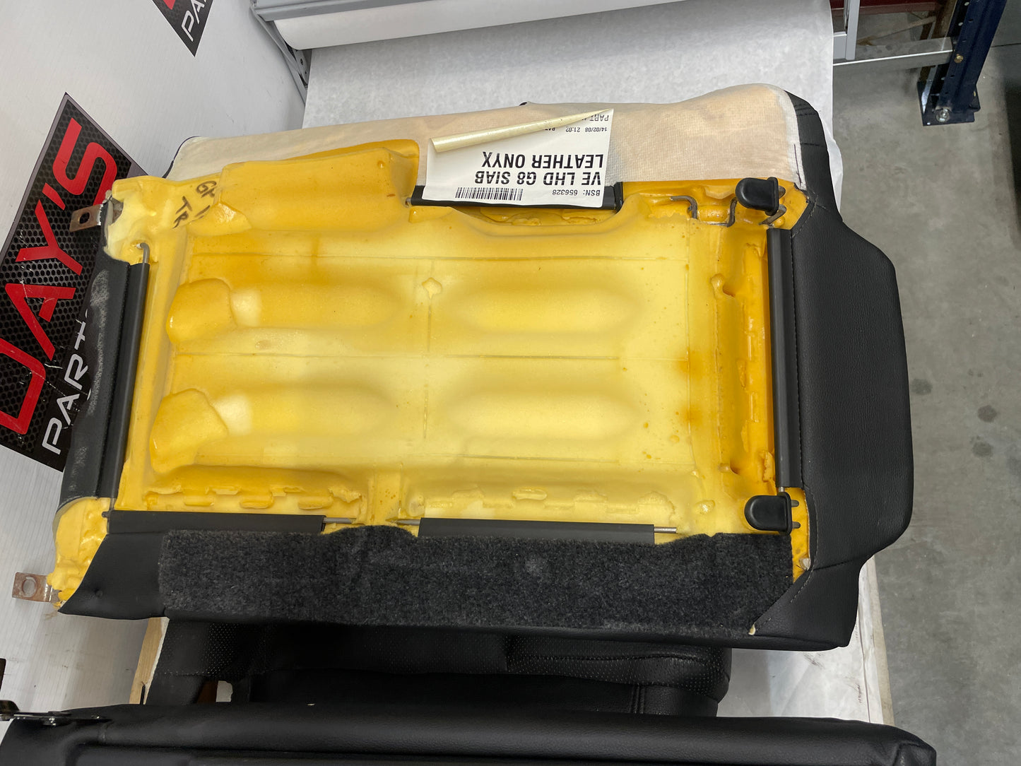 2008 Pontiac G8 Base Seats Fronts and Rear OEM - Day's Parts Yard